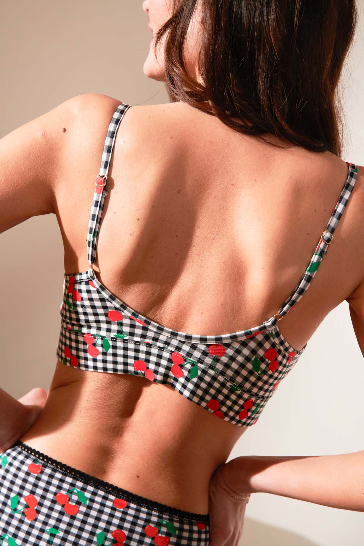 Kamila fait du 85C et porte une taille L