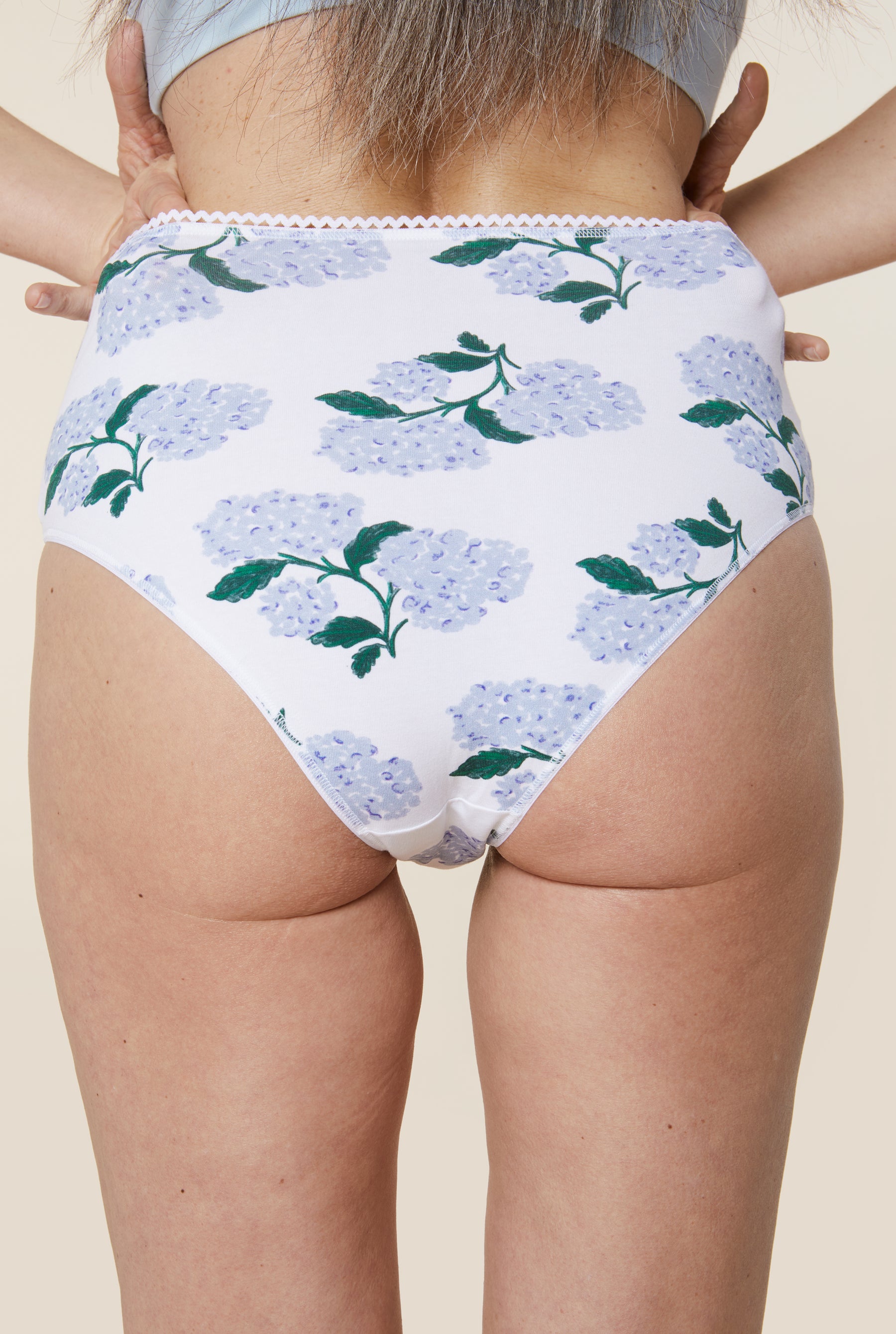 Anne fait du 38/40 et porte une taille M