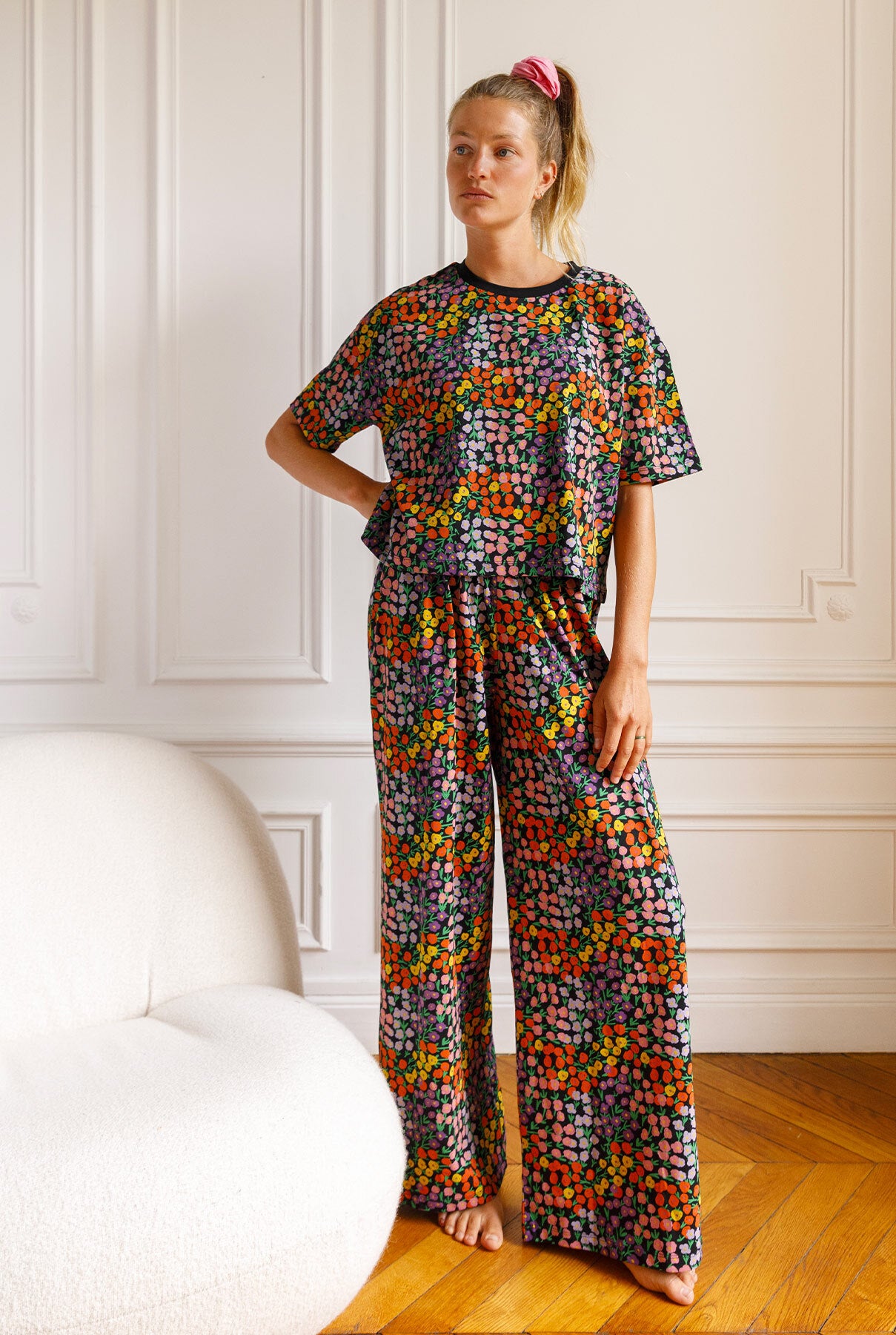 Violette fait 1m75 et du 36, elle porte une taille S