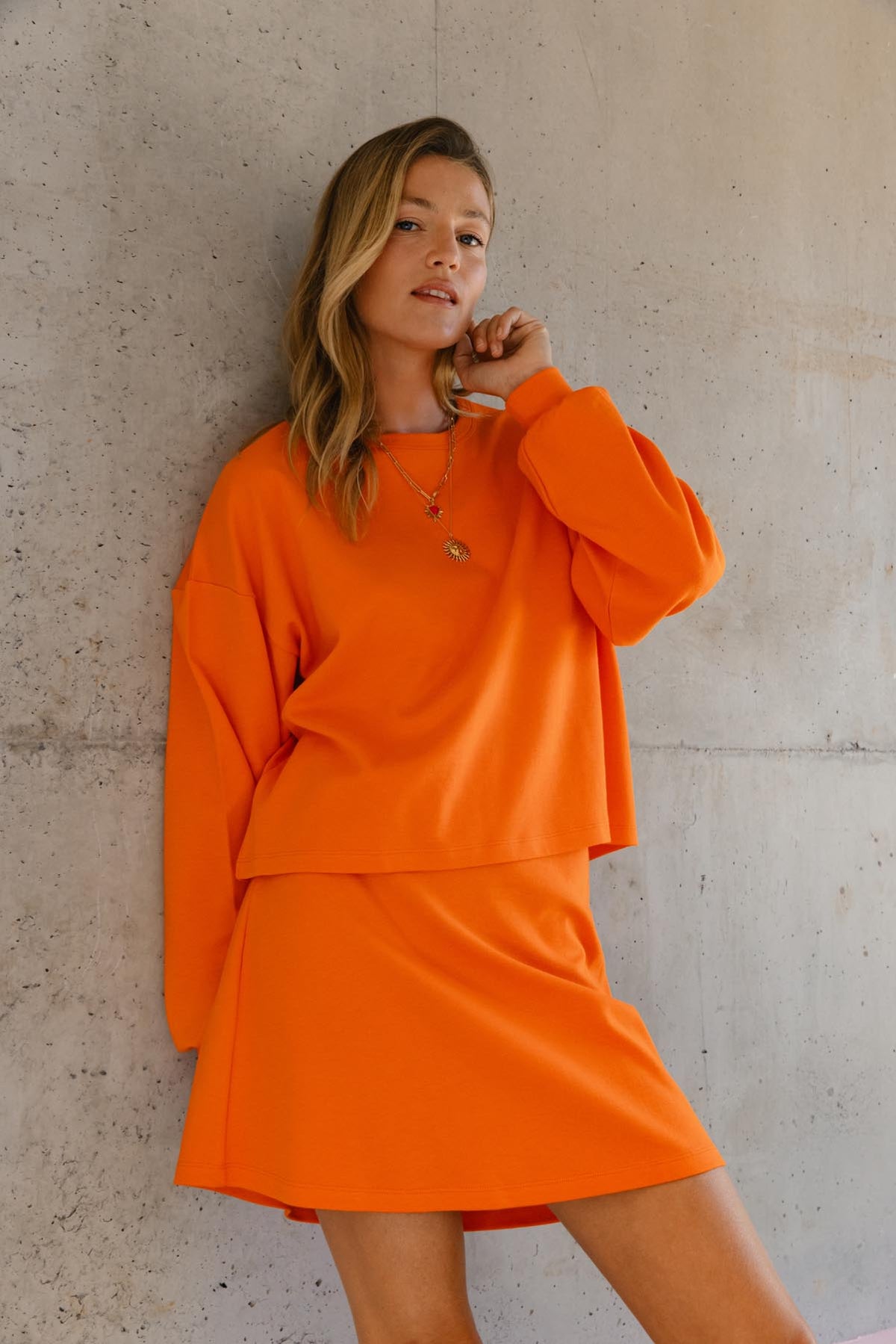 Violette fait du 34 et porte une taille XS en bas et un XS/S en haut*