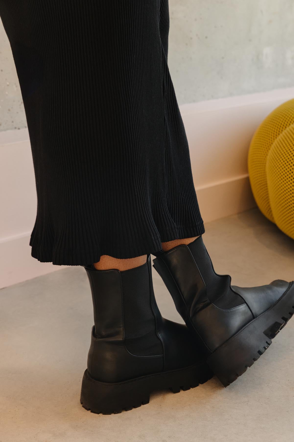 Violette is a size 34 and wears a size XS