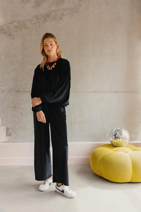 Violette fait du 34 et porte une taille XS/S en haut et une taille XS en bas*