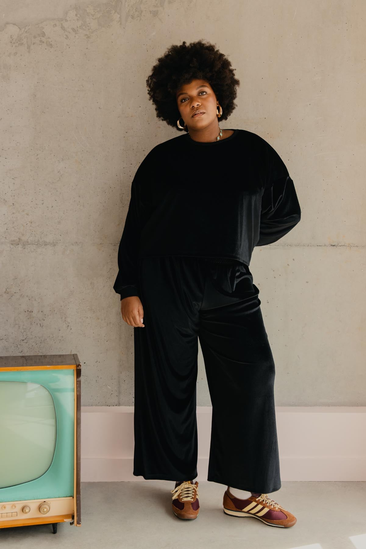 Tiffany is a size 48 and wears a size 3XL/4XL on the top and a size 3XL on the bottom