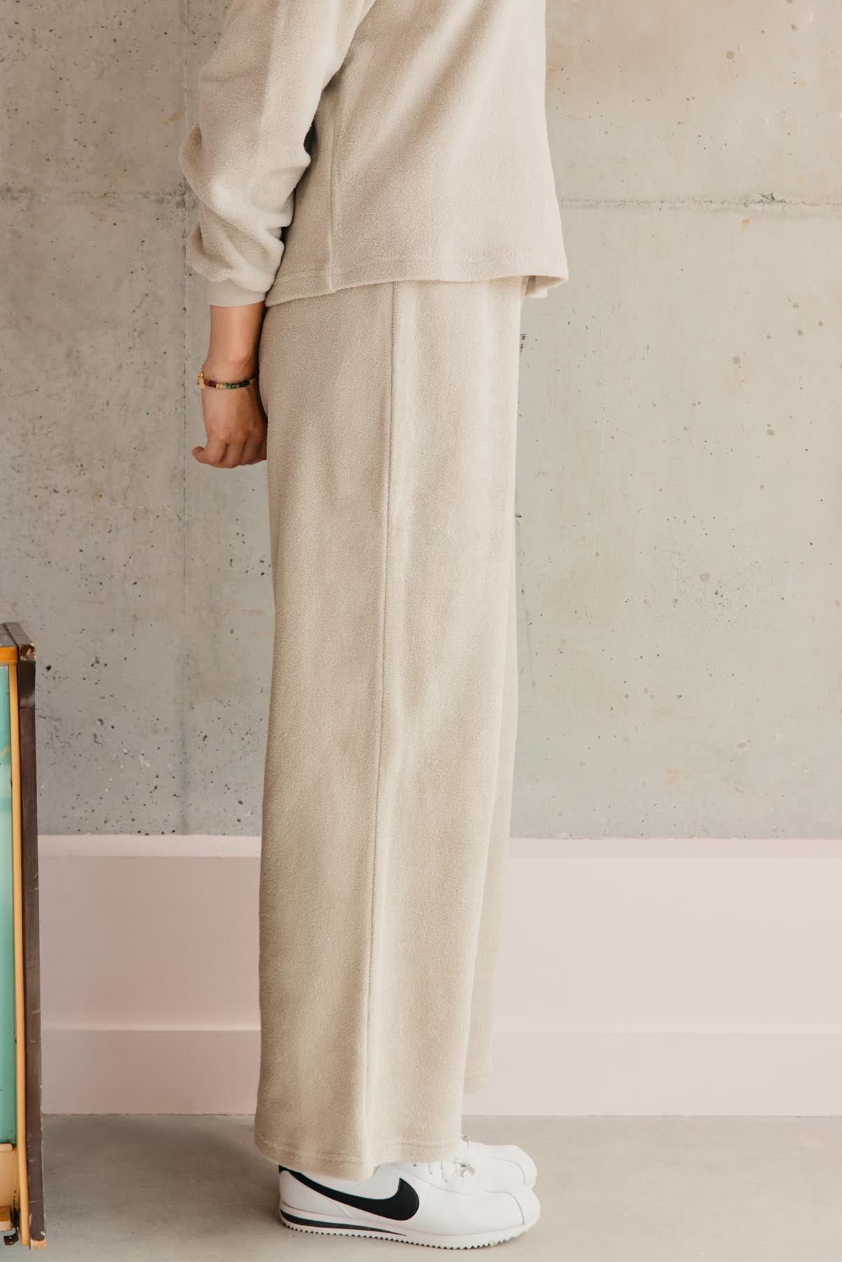 Violette fait du 34 et porte une taille XS/S en haut et XS en bas