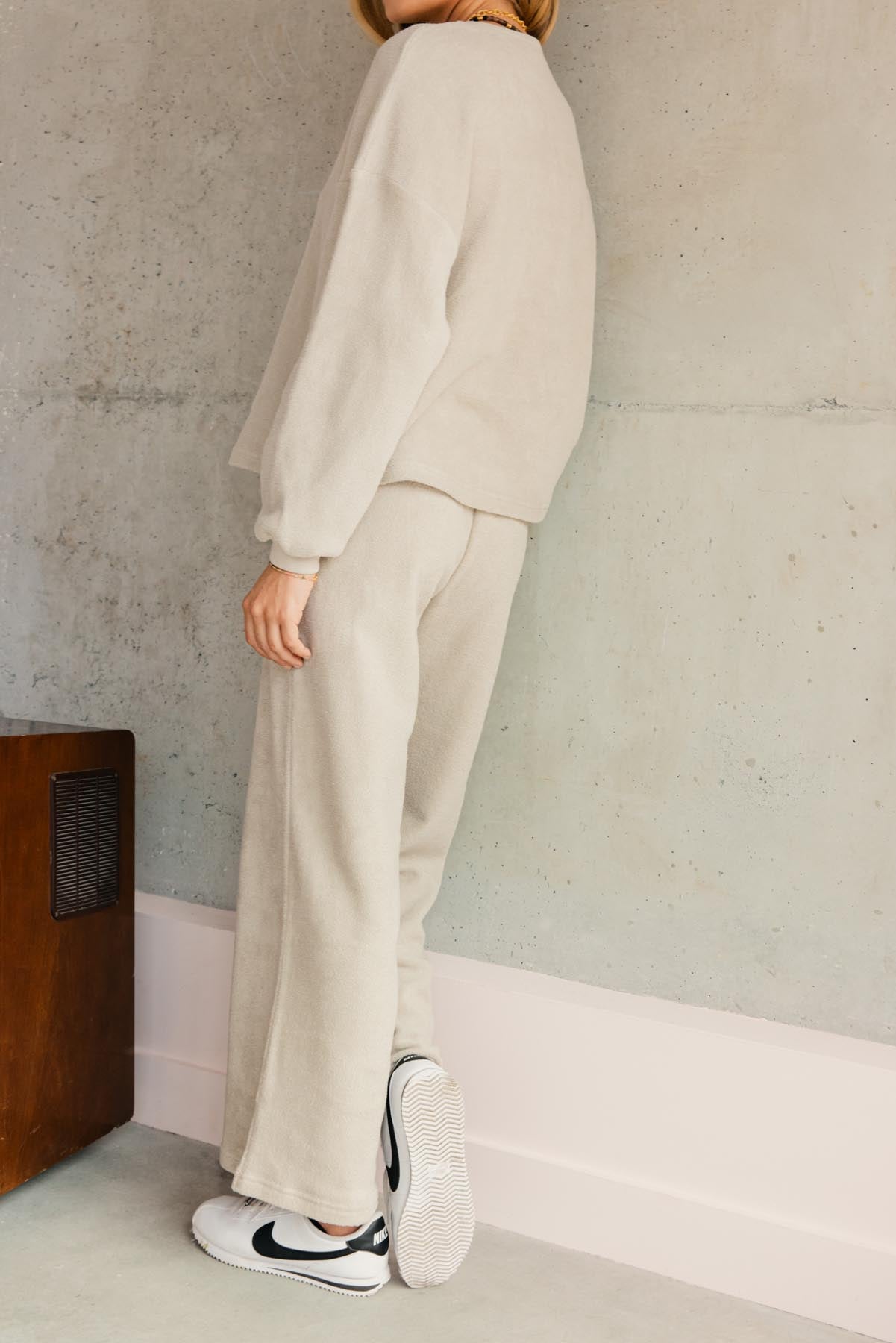 Violette fait du 34 et porte une taille XS/S en haut et XS en bas