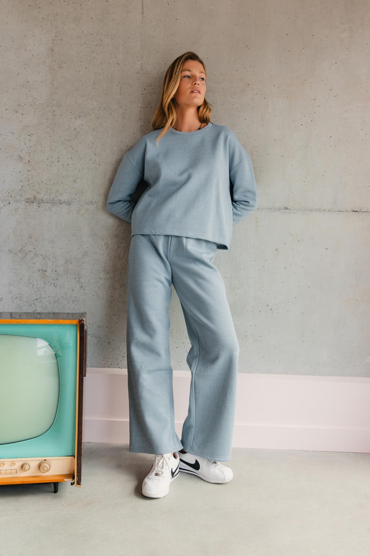 Violette fait du 34 et porte une taille XS en bas et un XS/S en haut*