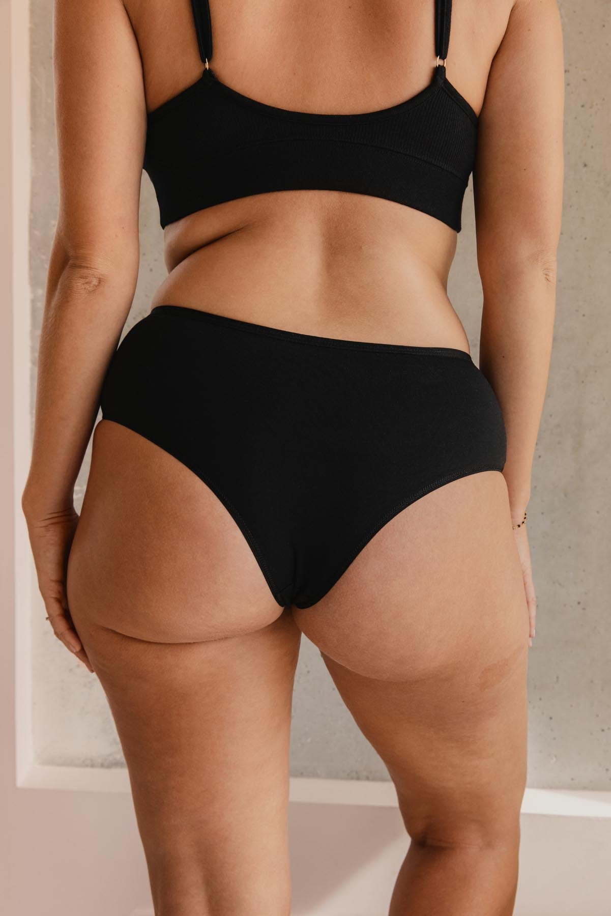 Lorea fait du 38 et porte une taille M
