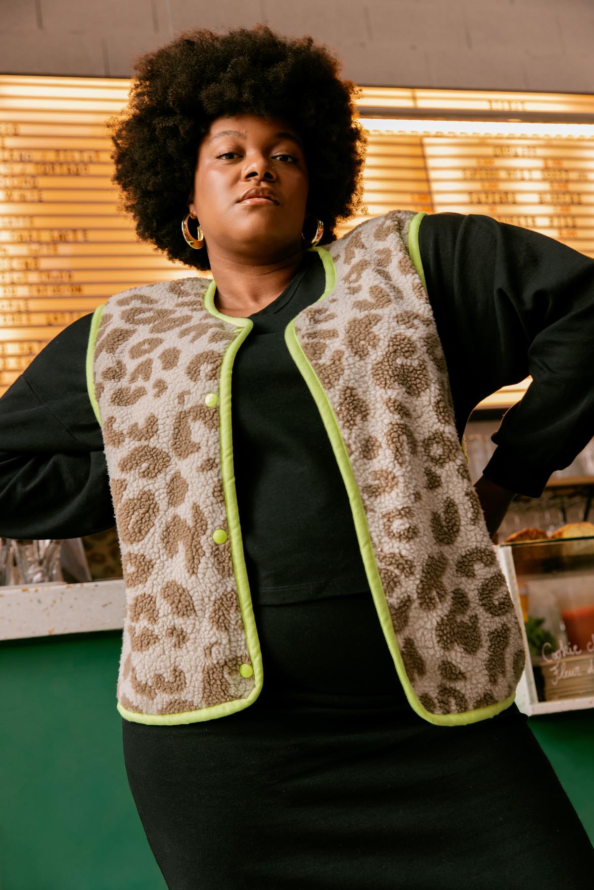 Tiffany fait du 48 et porte une taille 3XL en bas et un 3XL/4XL en haut