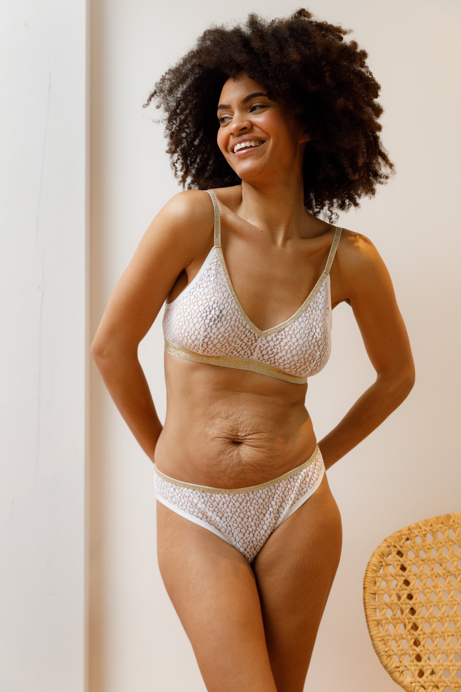 Aurélia fait du 85C et porte une taille M
