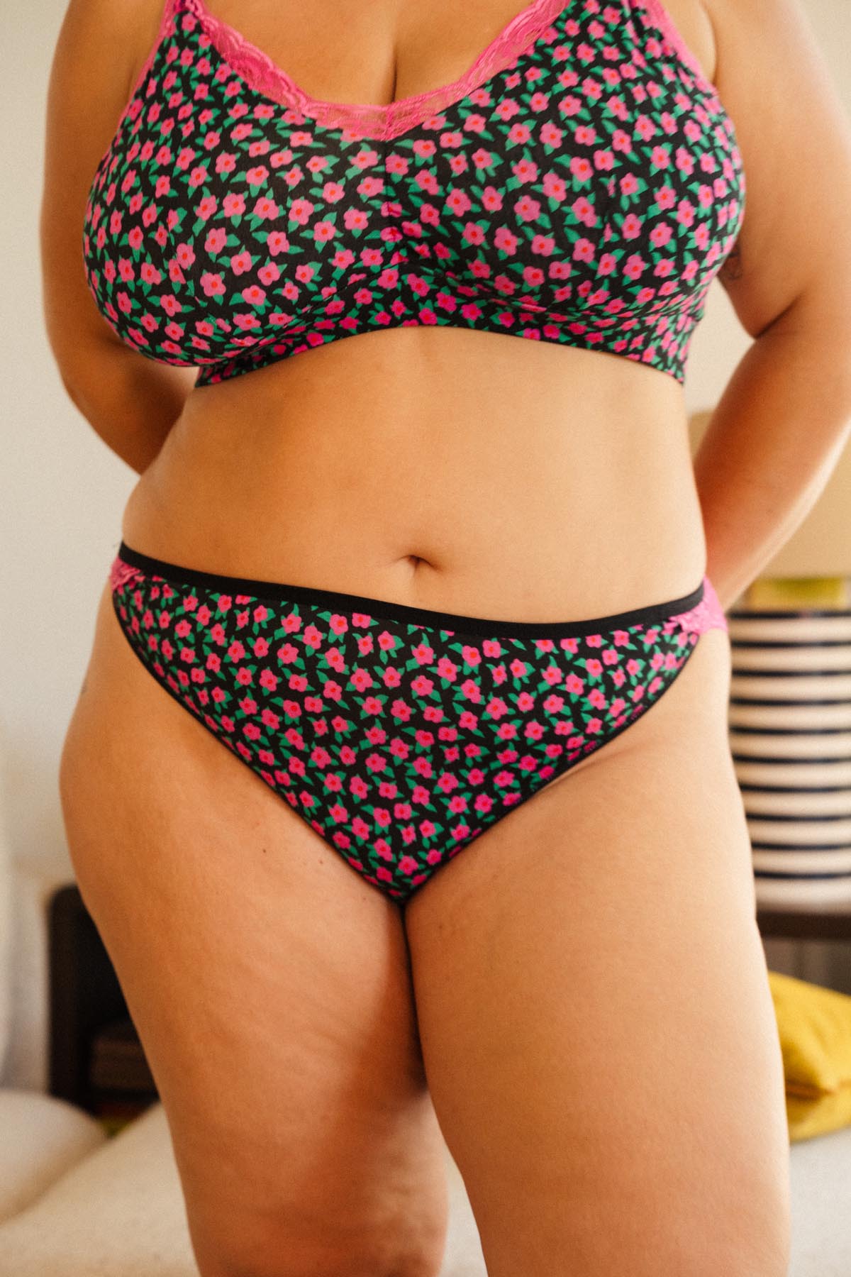 Amandine fait du 44 et du 95G et porte une taille 2XL en bas et du 3XL*