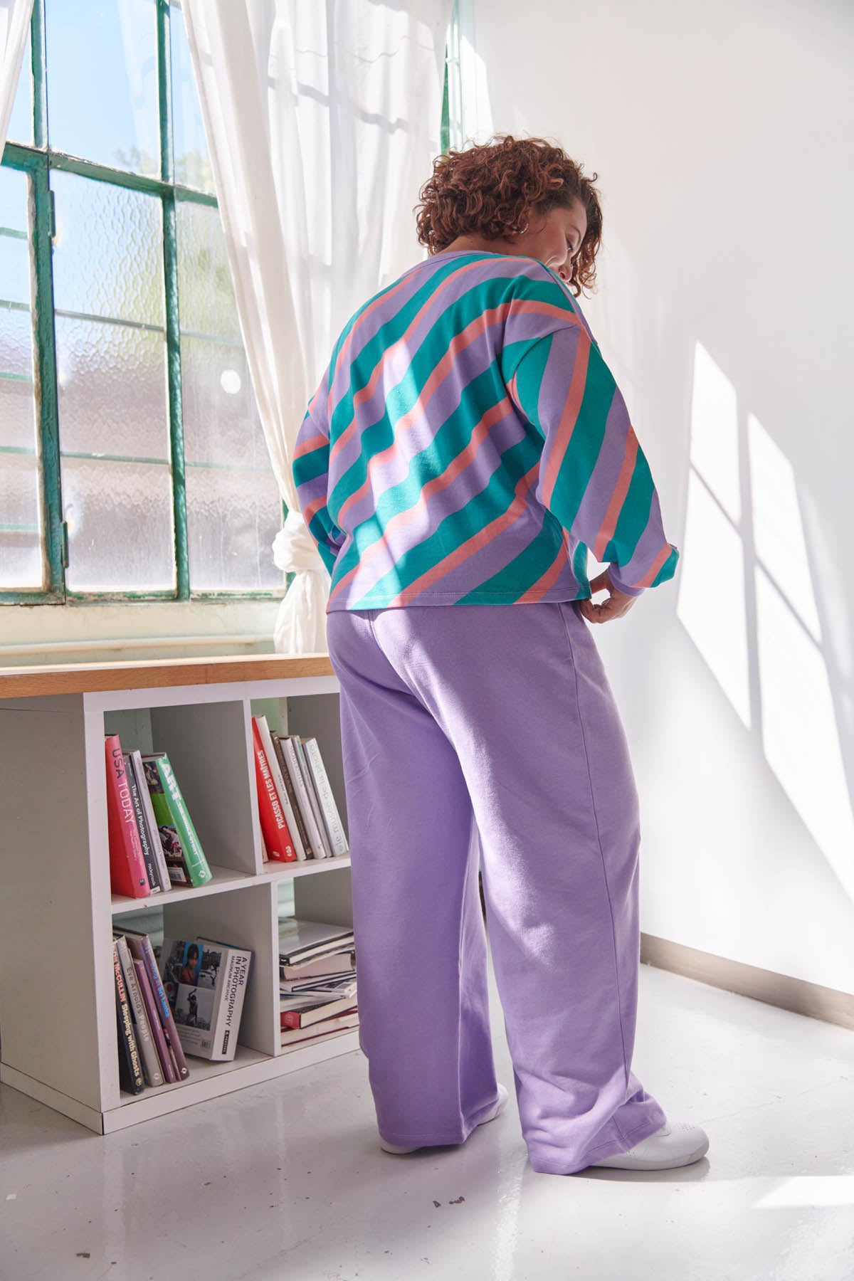 Amandine fait du 44 et porte une taille XL/2XL en haut et 2XL en bas