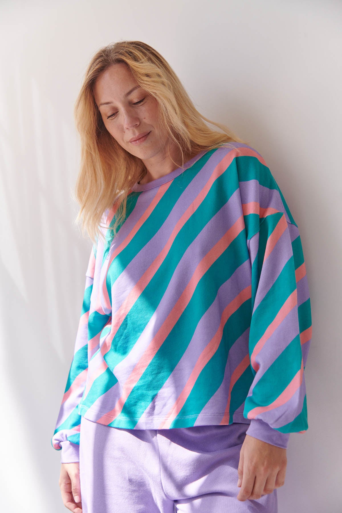Julie fait du 40 et porte une taille M/L en haut et M en bas