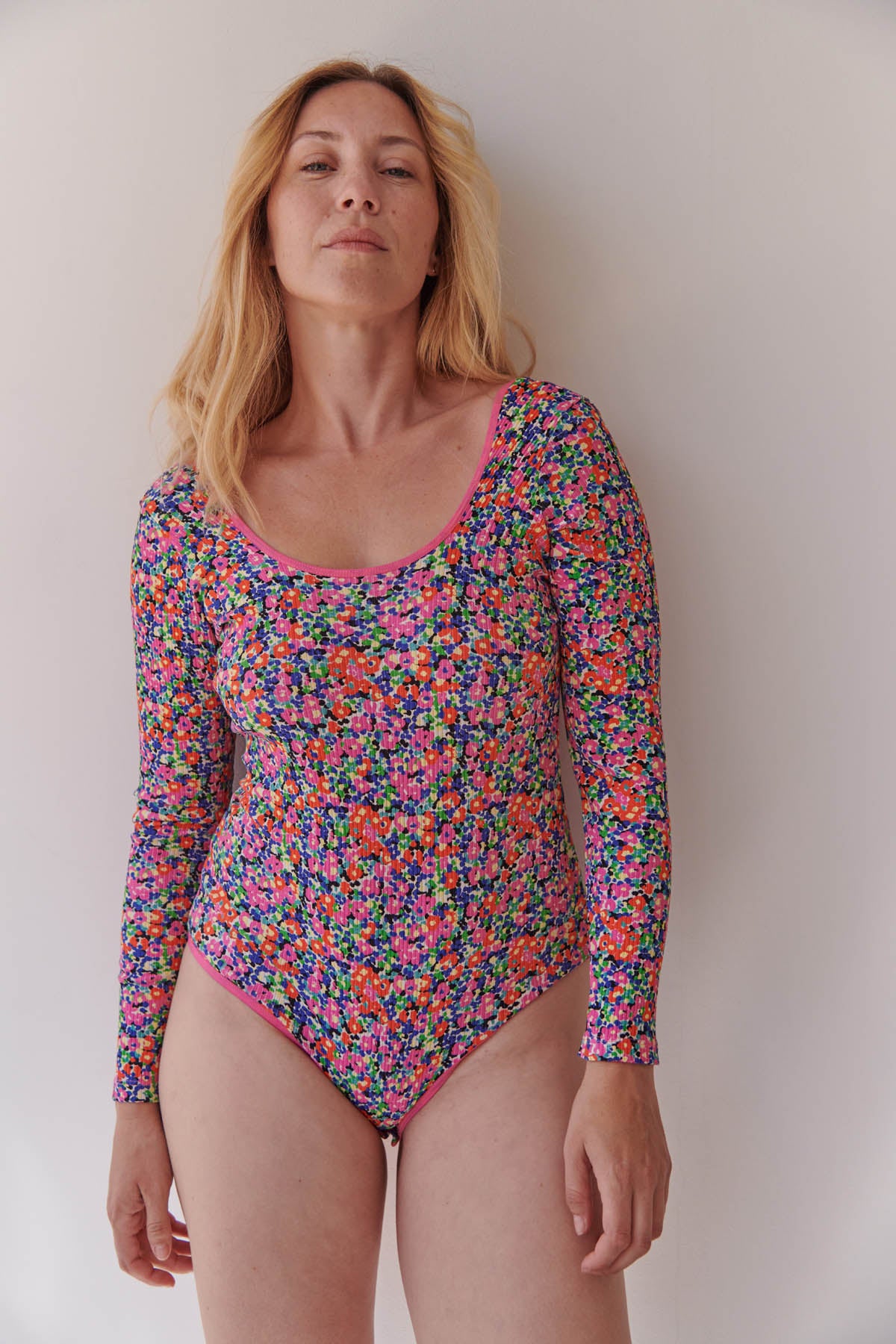 Julie fait du 40 et porte une taille M