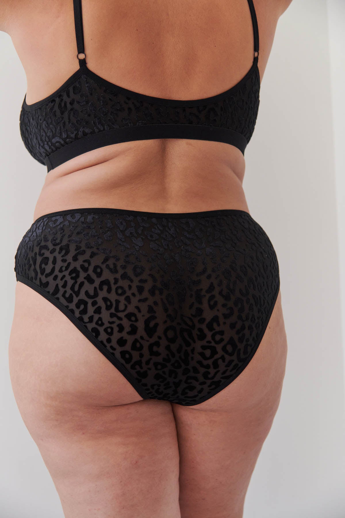 Amandine fait du 44 et porte une taille 2XL