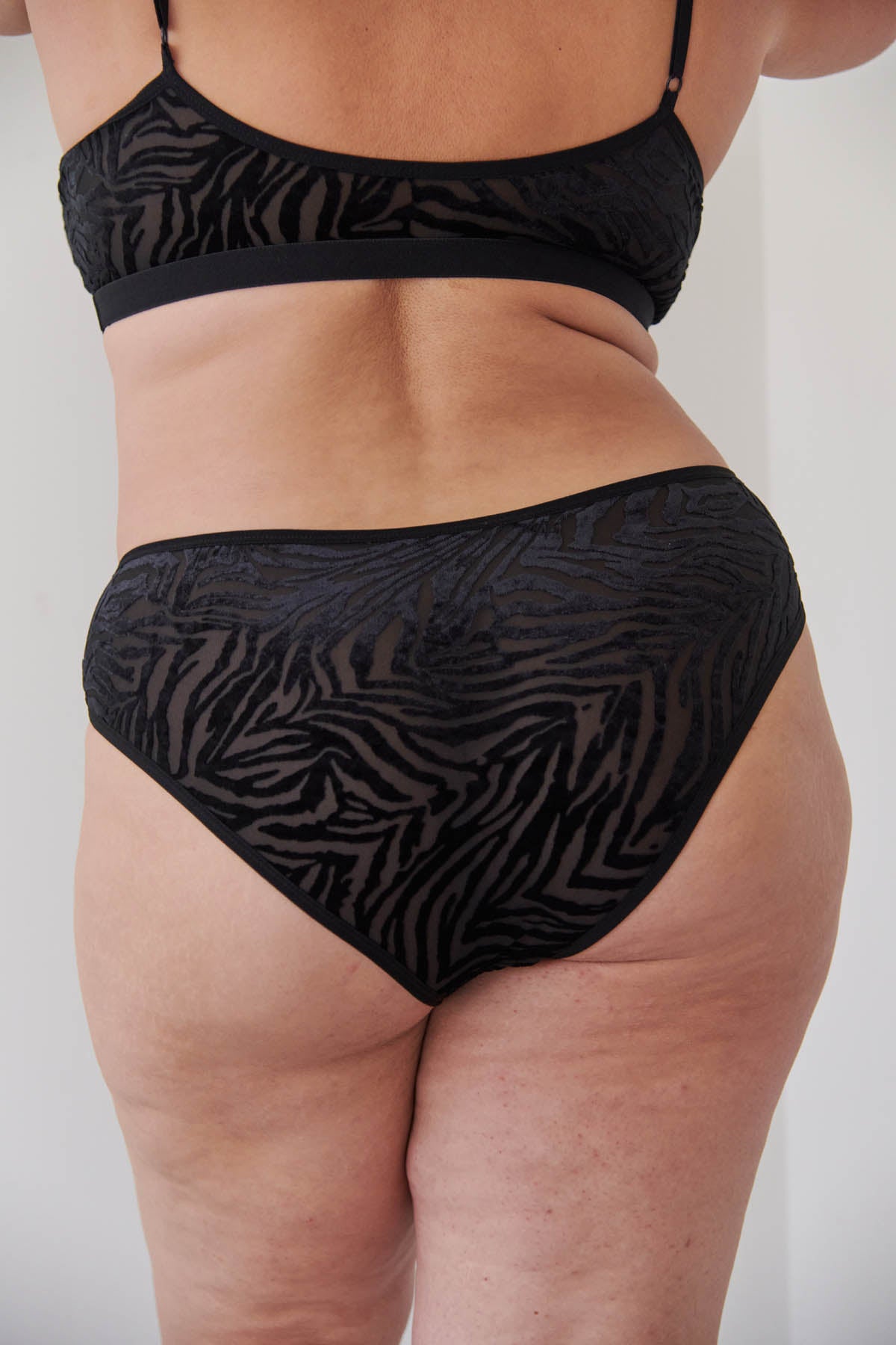 Amandine fait du 44 et porte une taille 2XL
