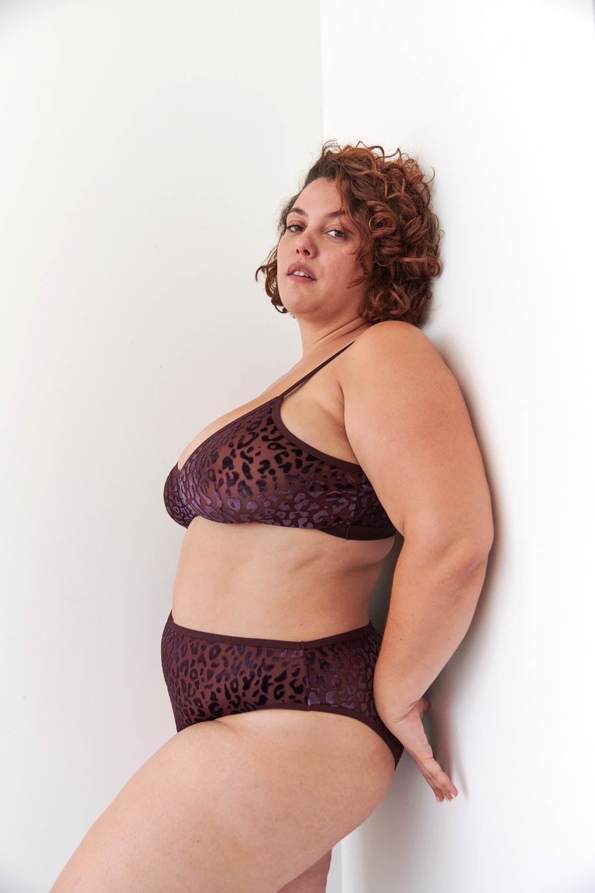 Amandine fait du 44 et du 100F et porte une taille 2XL en bas et du 3XL en haut