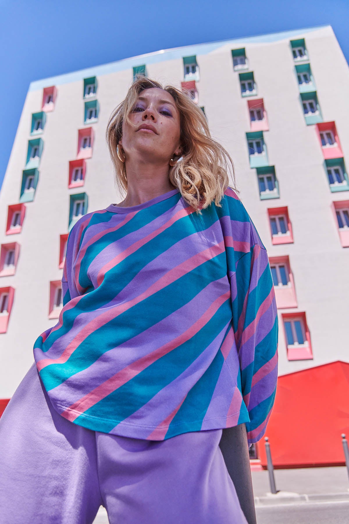 Julie fait du 40 et porte une taille M