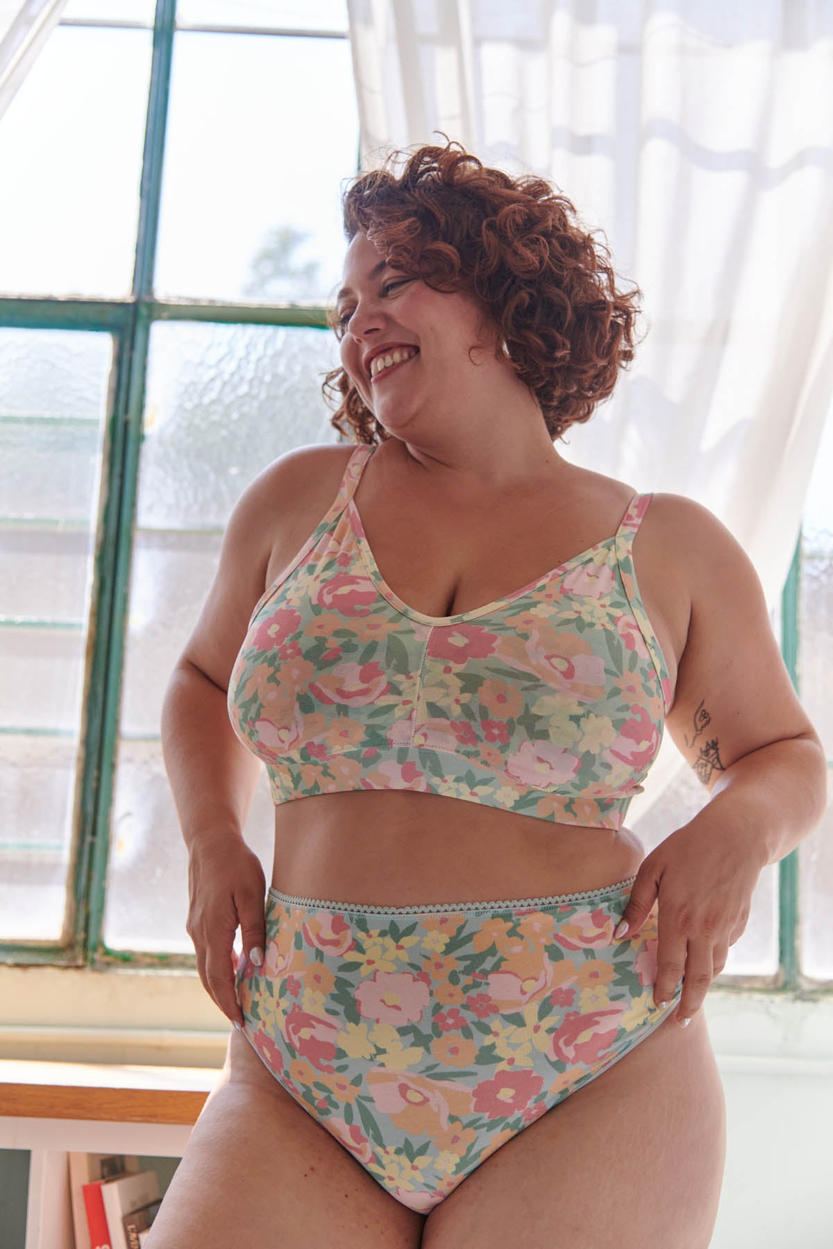 Amandine fait du 100F et porte une taille 3XL en haut et fait du 44 et porte une taille 2XL en bas
