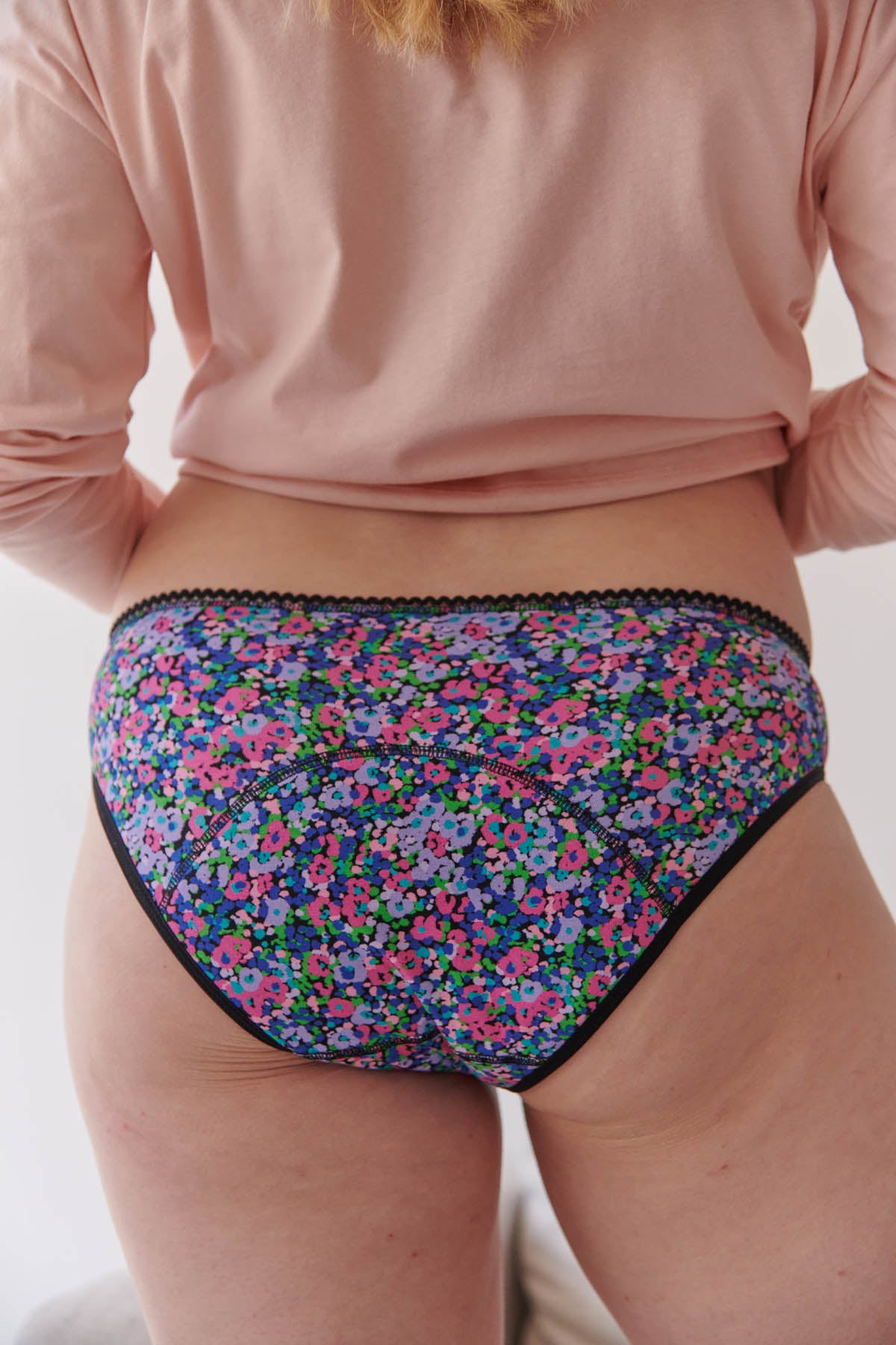 Julie fait du 40 et porte une taille M