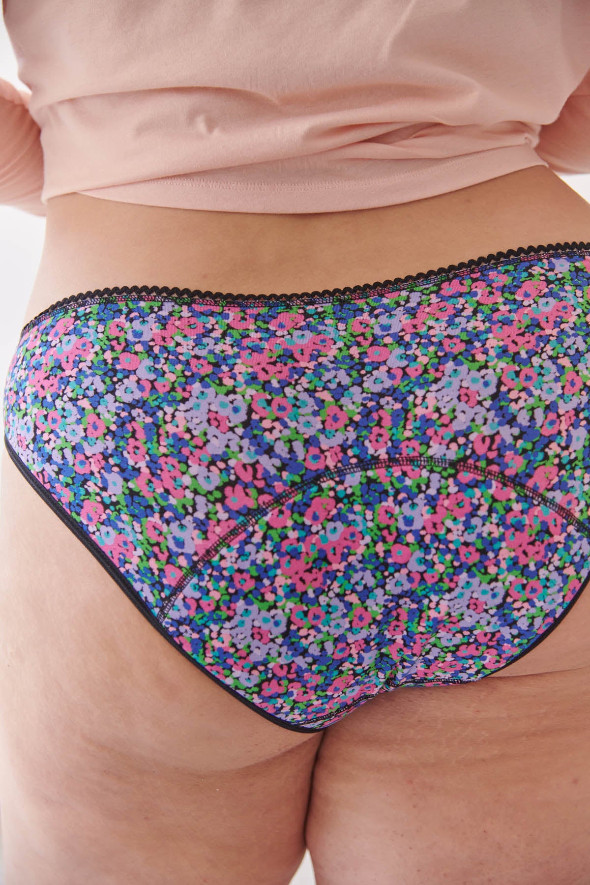Amandine fait du 44 et porte une taille 2XL
