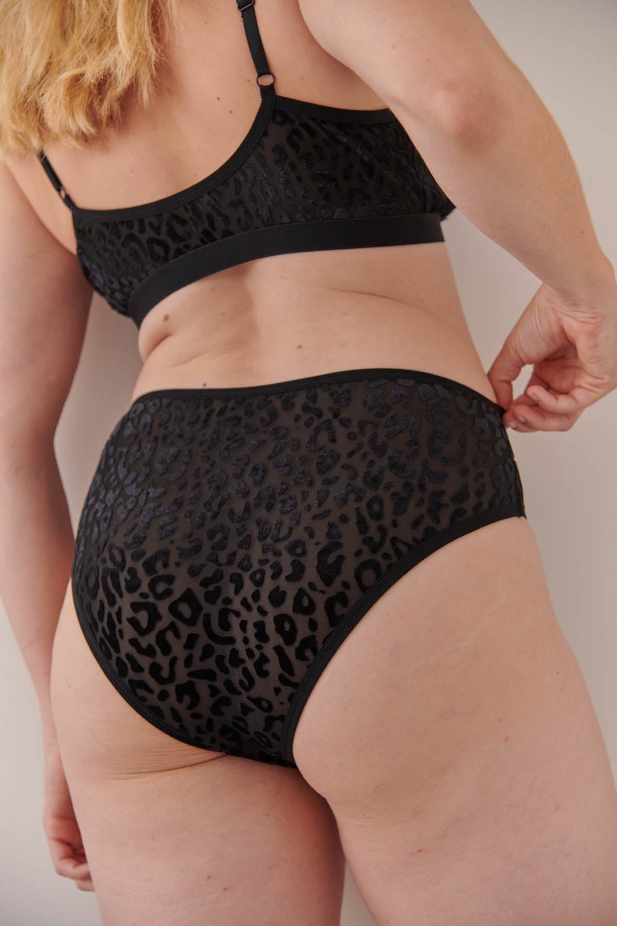 Julie fait du 40 et porte une taille M