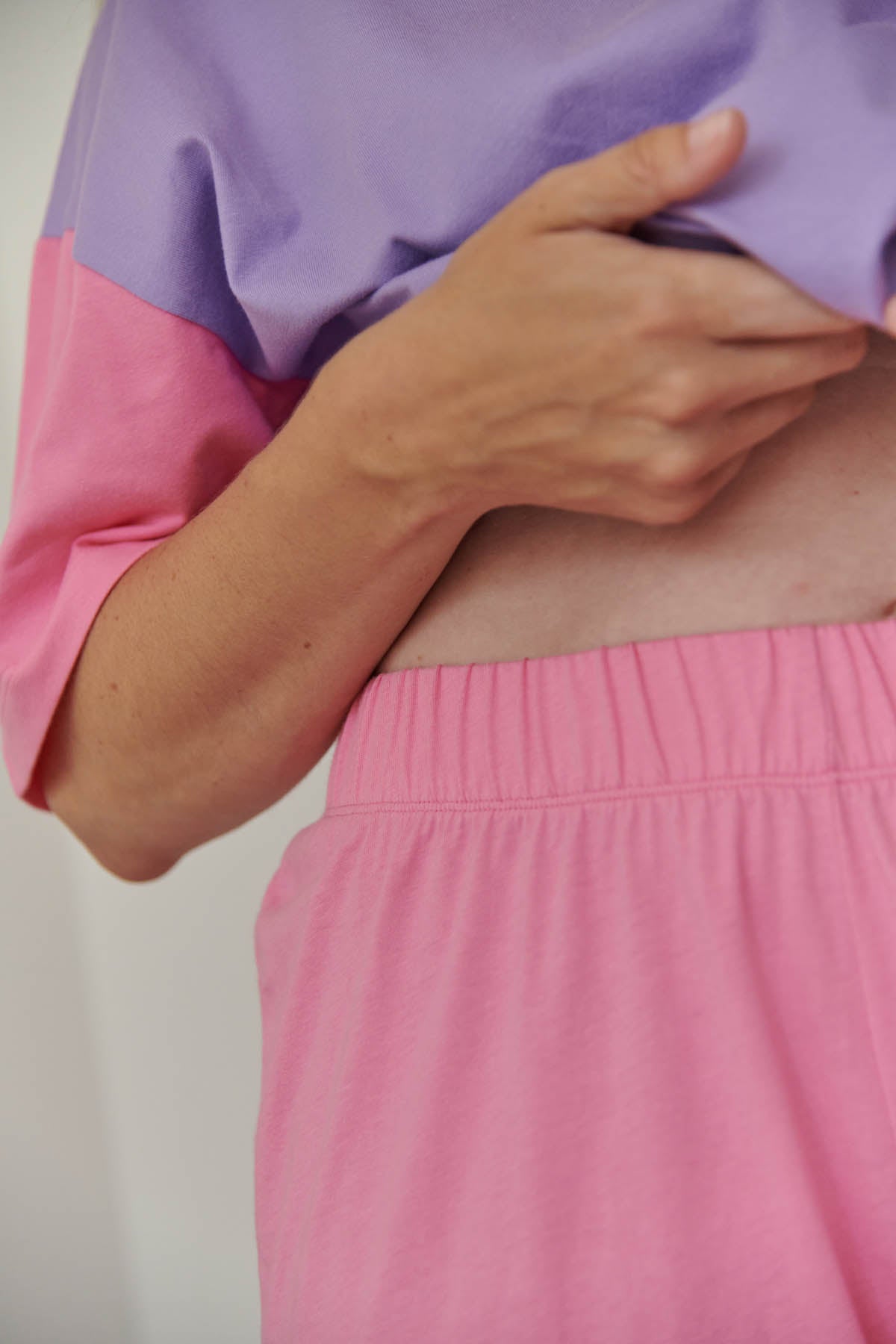 Julie fait du 40 et porte une taille M