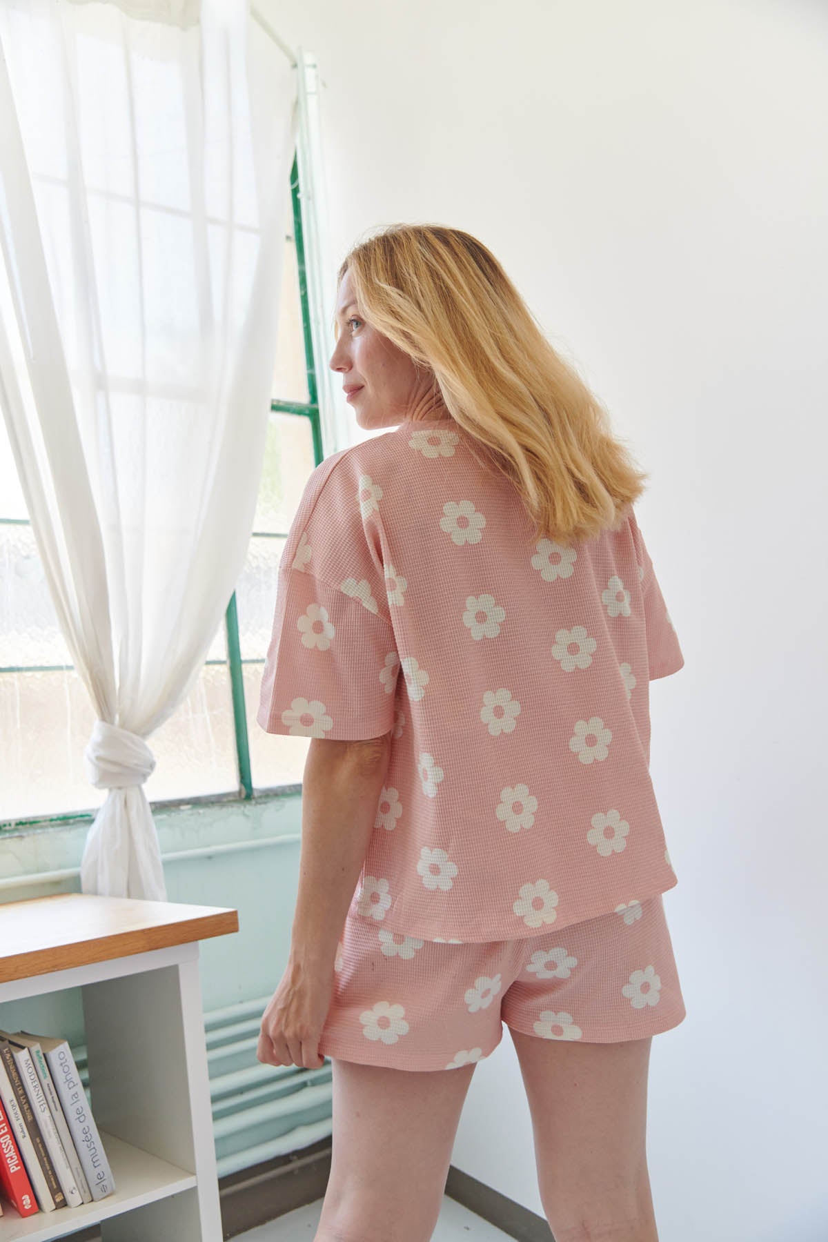 Julie fait du 40 et porte une taille M