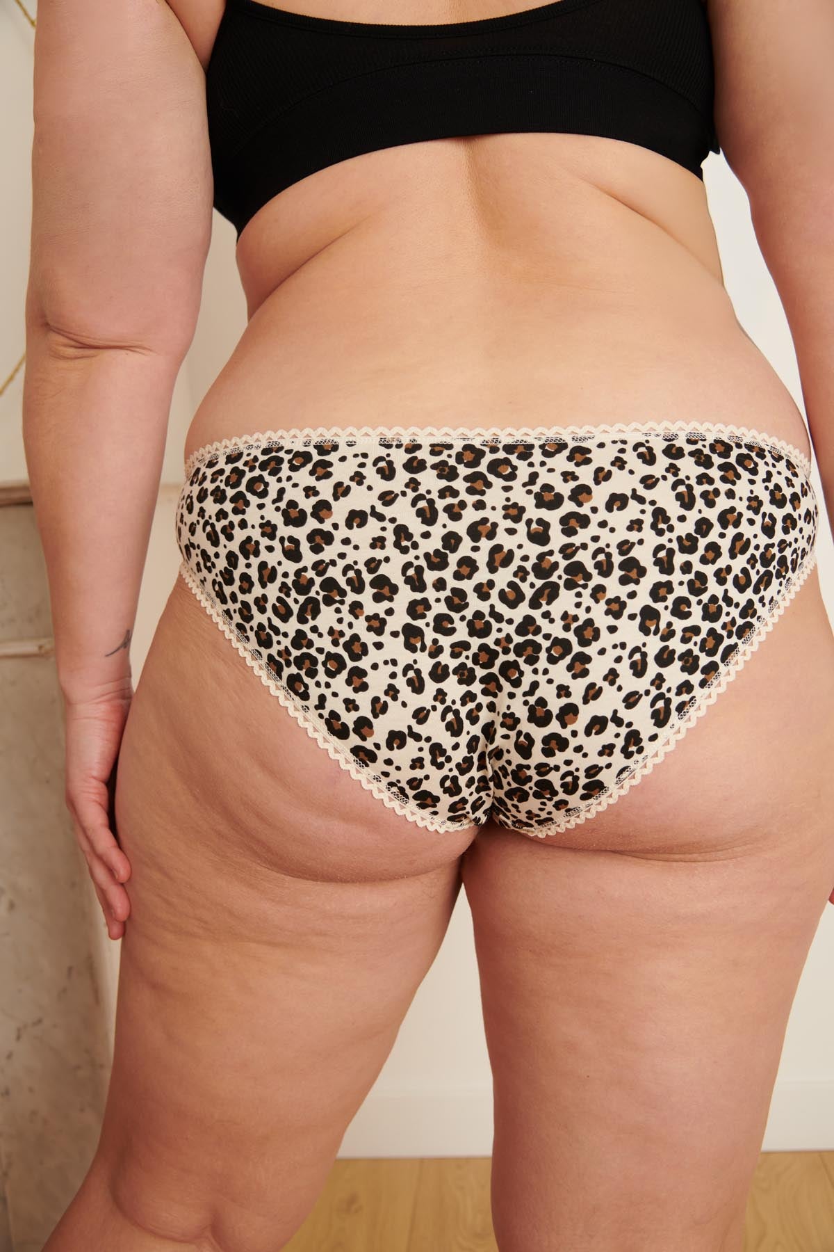 Isaure fait du 42 et porte une taille L