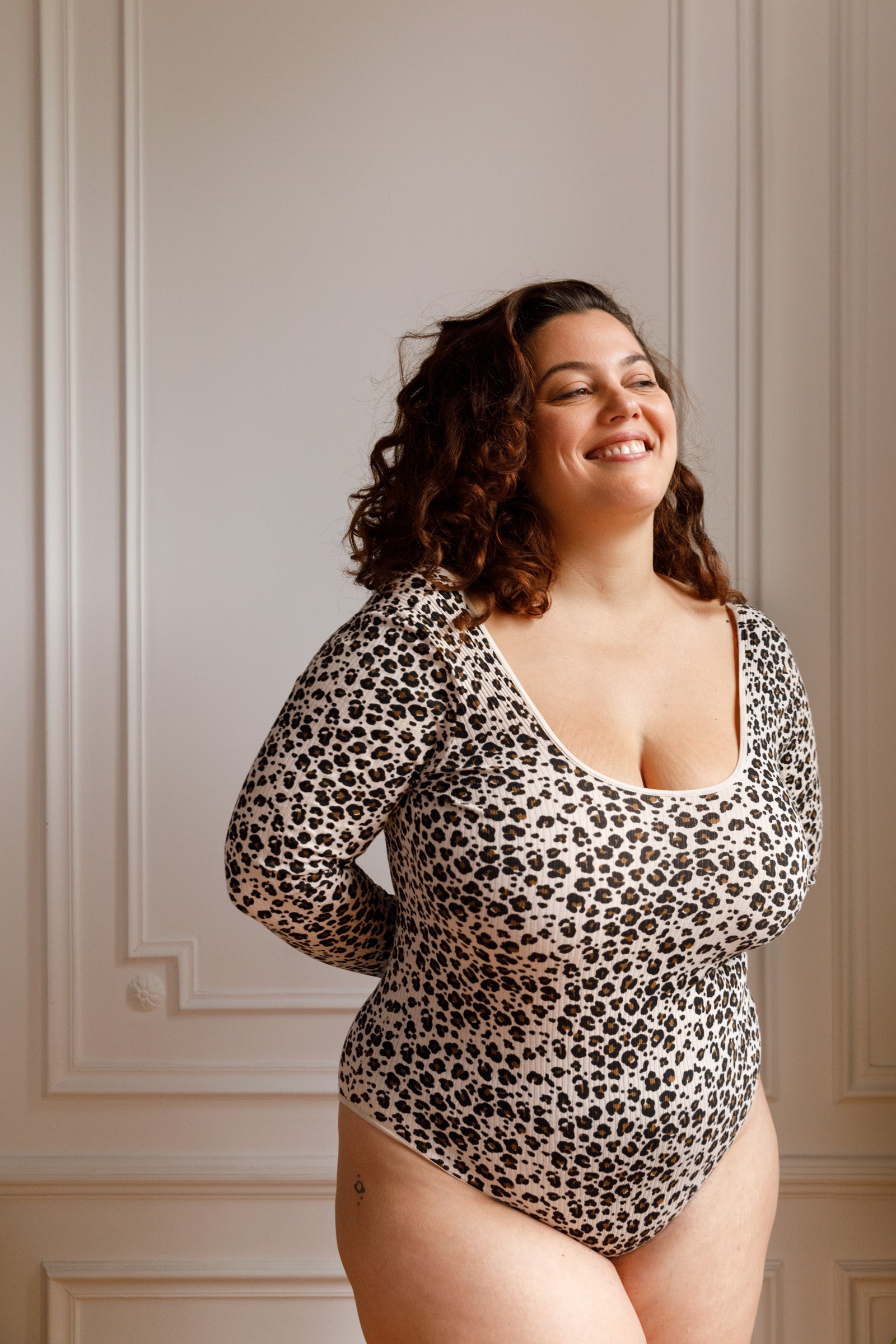 Amandine is 1m70 and size 44 and wears a size 3XL