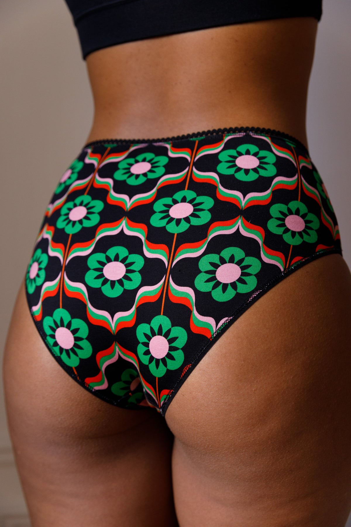 Maeva fait du 40 et porte une taille M*
