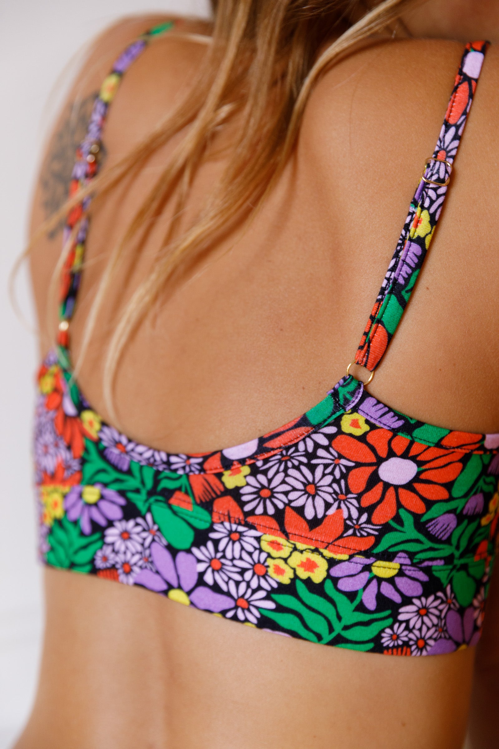Violette is a size 85B and wears a size M