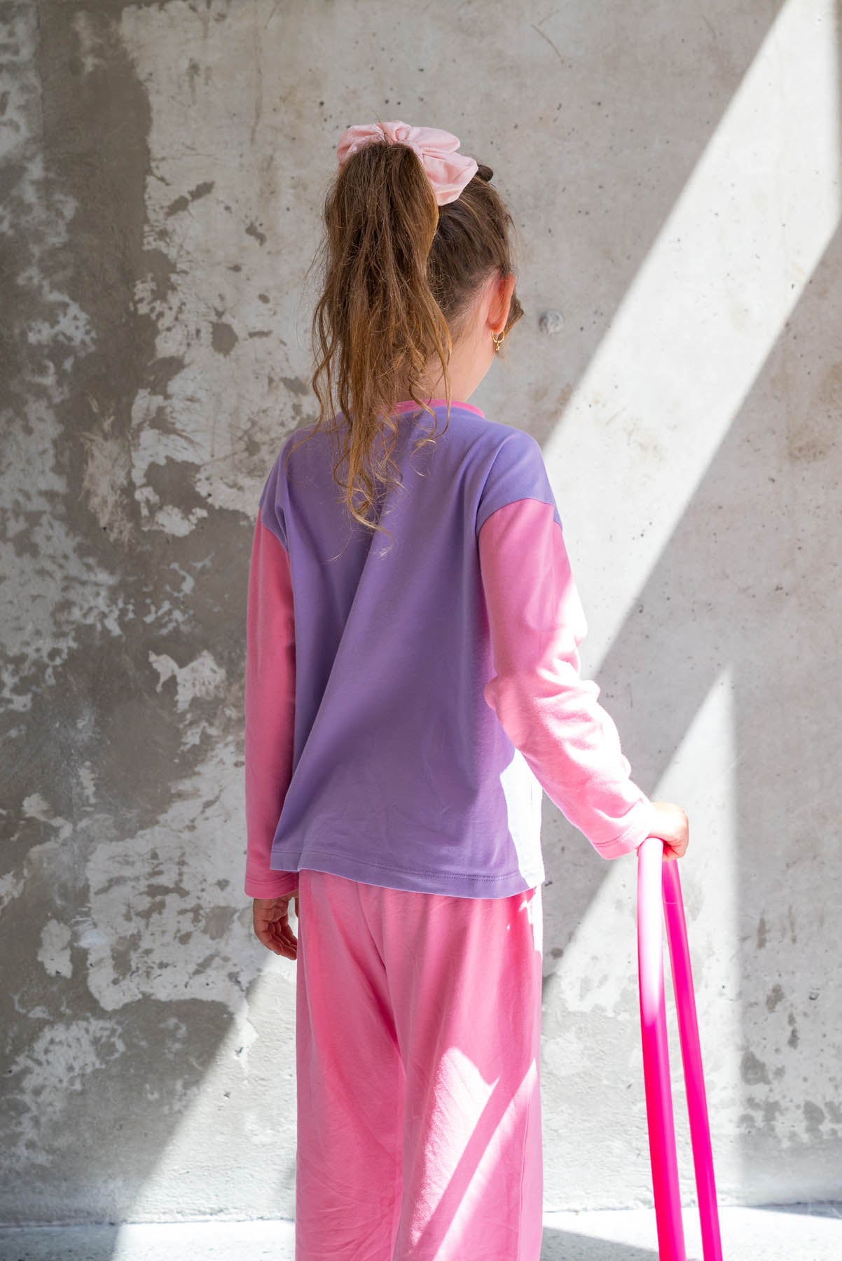 L. porte une taille 7/8 ans