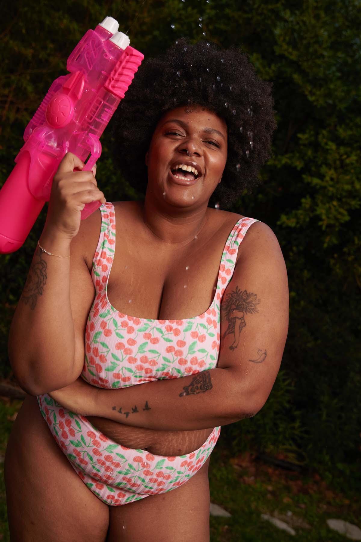 Tiffany fait du 105E et du 48 et porte une taille 3XL en haut et en bas