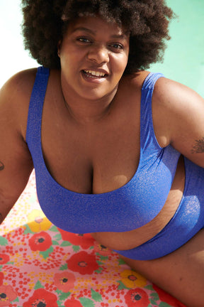 Tiffany is a size 105E and 48 and wears a size 3XL on the top and bottom