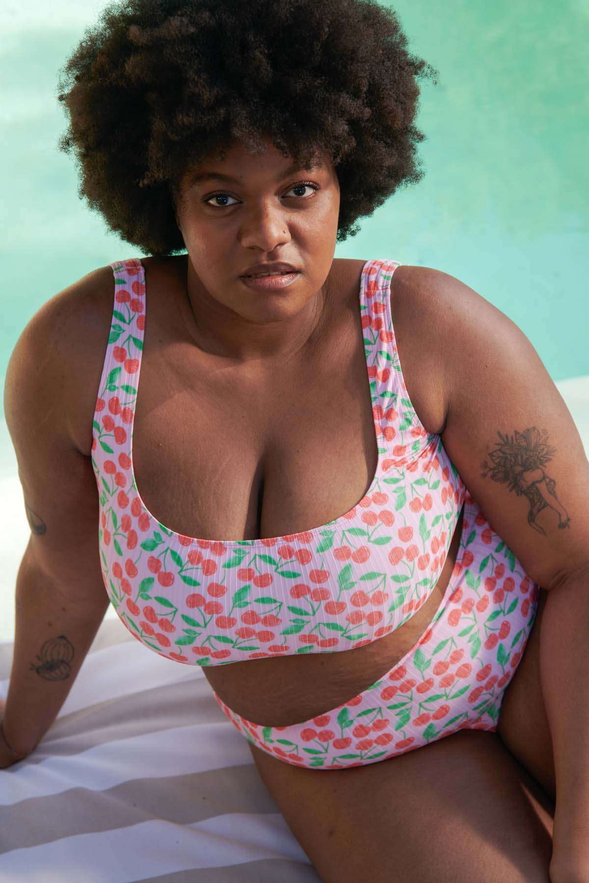 Tiffany fait du 105E et du 48 et porte une taille 3XL en haut et en bas