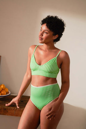 Marie-Charles fait du 85B et porte une taille M