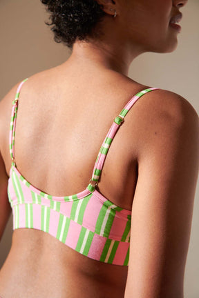 Marie-Charles fait du 85B et porte une taille M