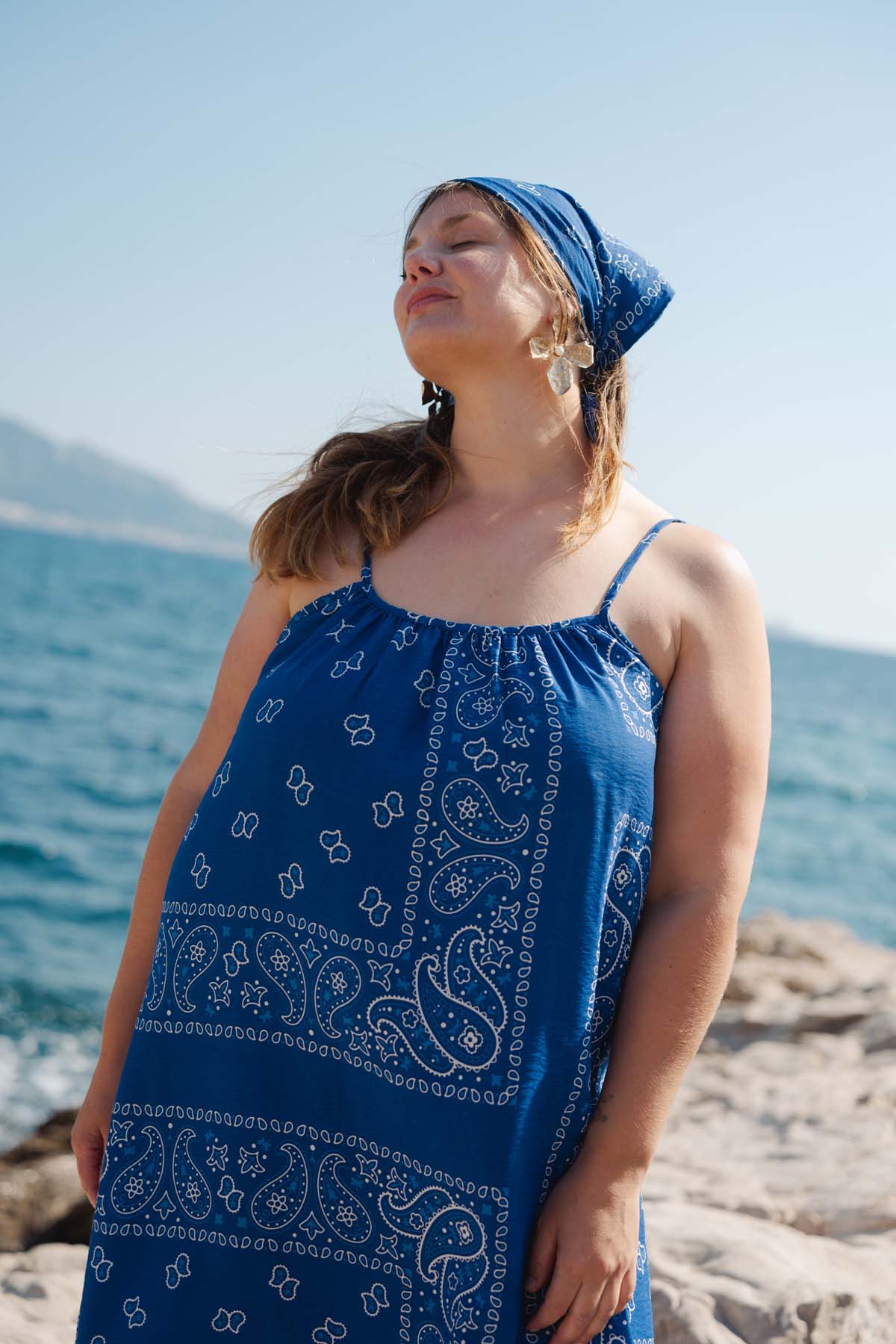 Isaure porte une taille L
