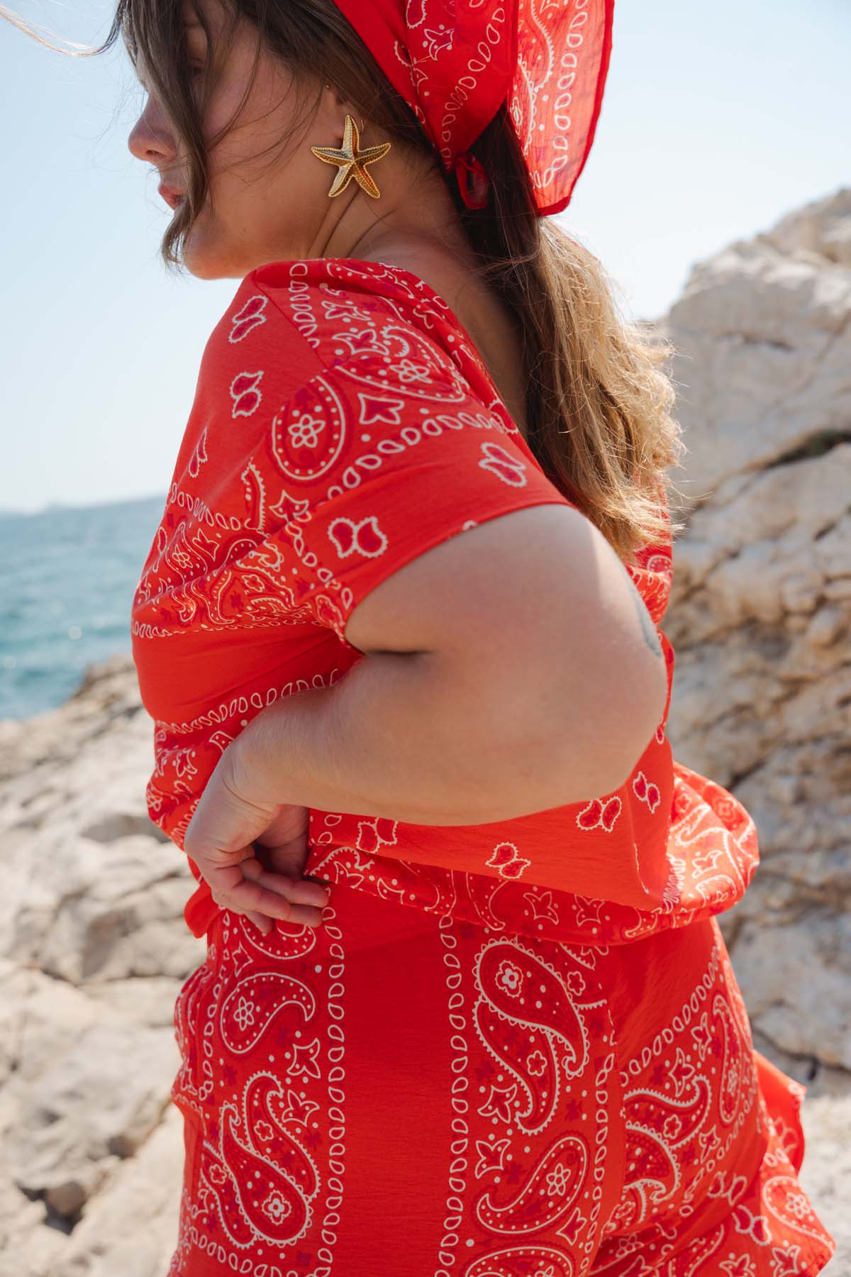 Isaure porte une taille XL en haut et 3XL en bas