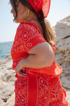 Isaure porte une taille XL en haut et 3XL en bas