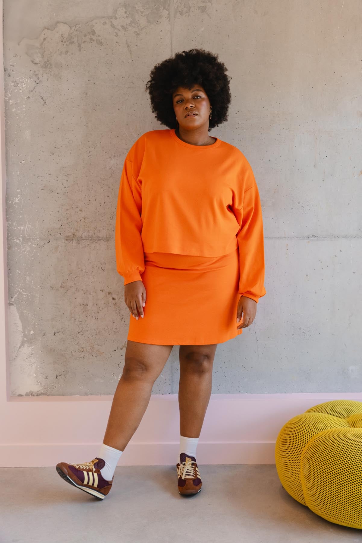 Tiffany fait du 46 et porte une taille 3XL en bas et un 3XL/4XL en haut