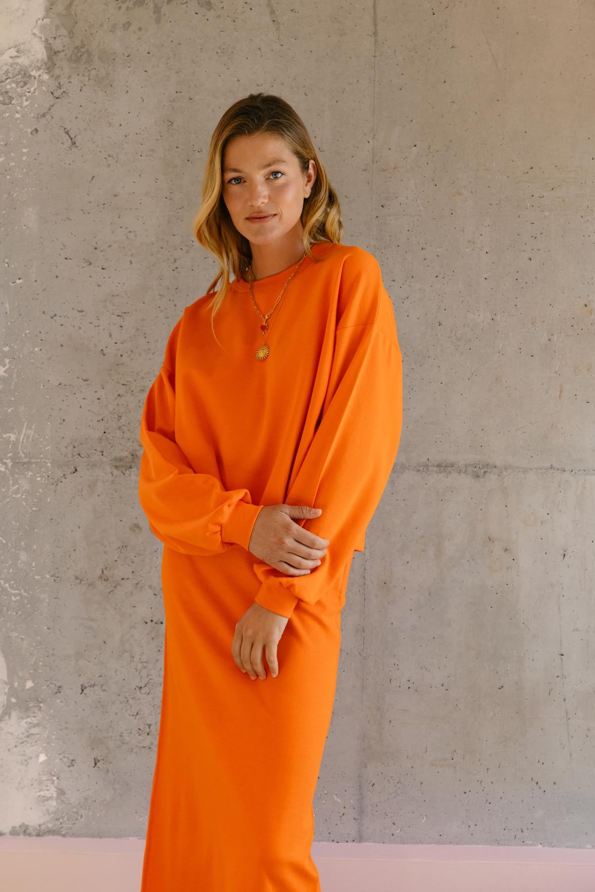 Violette fait du 34 et porte une taille XS en bas et un XS/S en haut