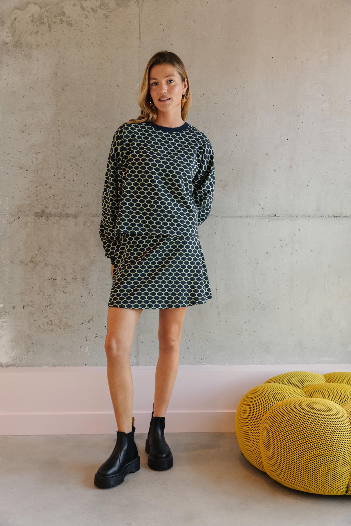 Violette fait du 34 et porte une taille XS en bas et un XS/S en haut