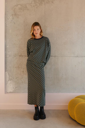 Violette fait du 34 et porte une taille XS en bas et un XS/S en haut