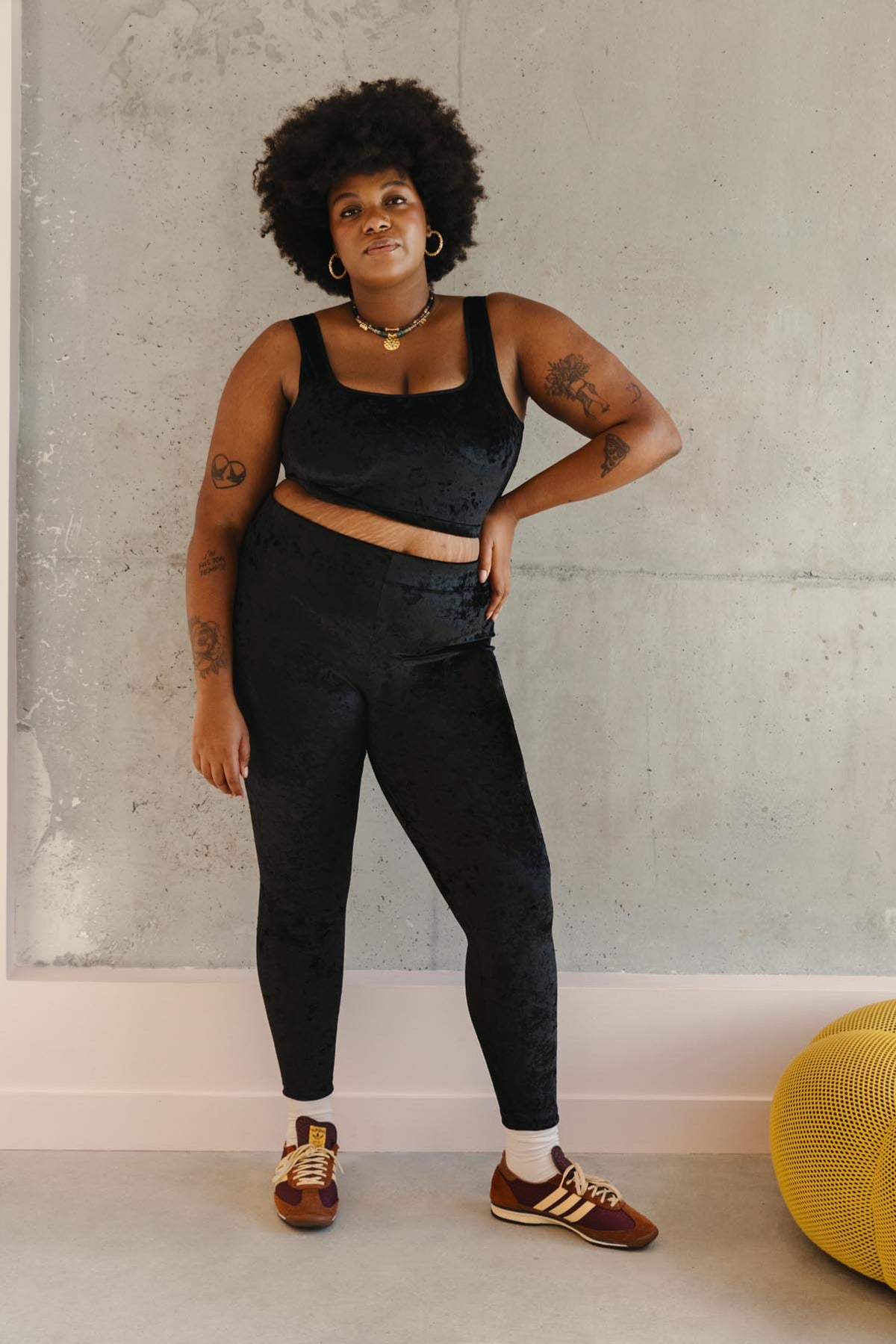 Tiffany fait du 46 et porte une taille 3XL en bas et un 3XL en haut*