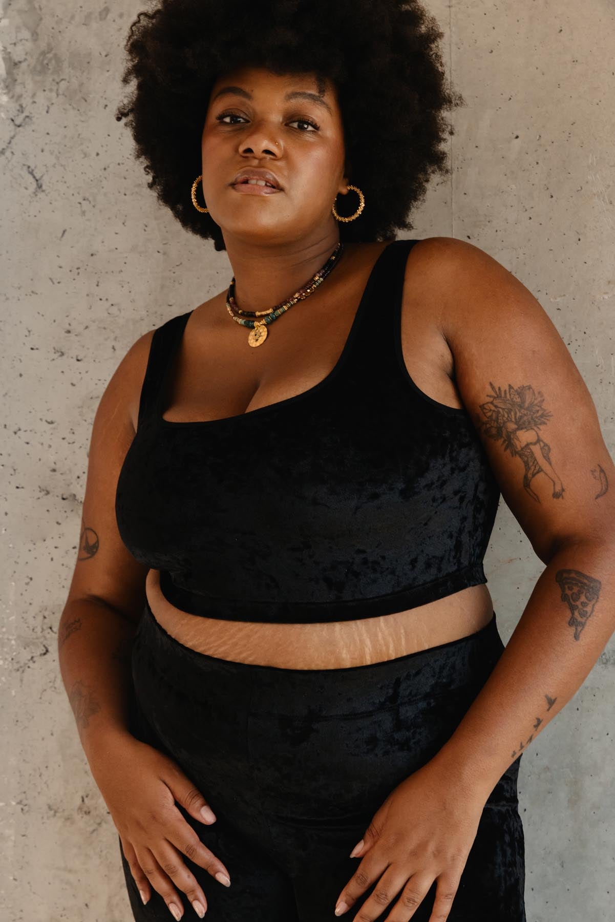 Tiffany fait du 46 et porte une taille 3XL en bas et un 3XL en haut