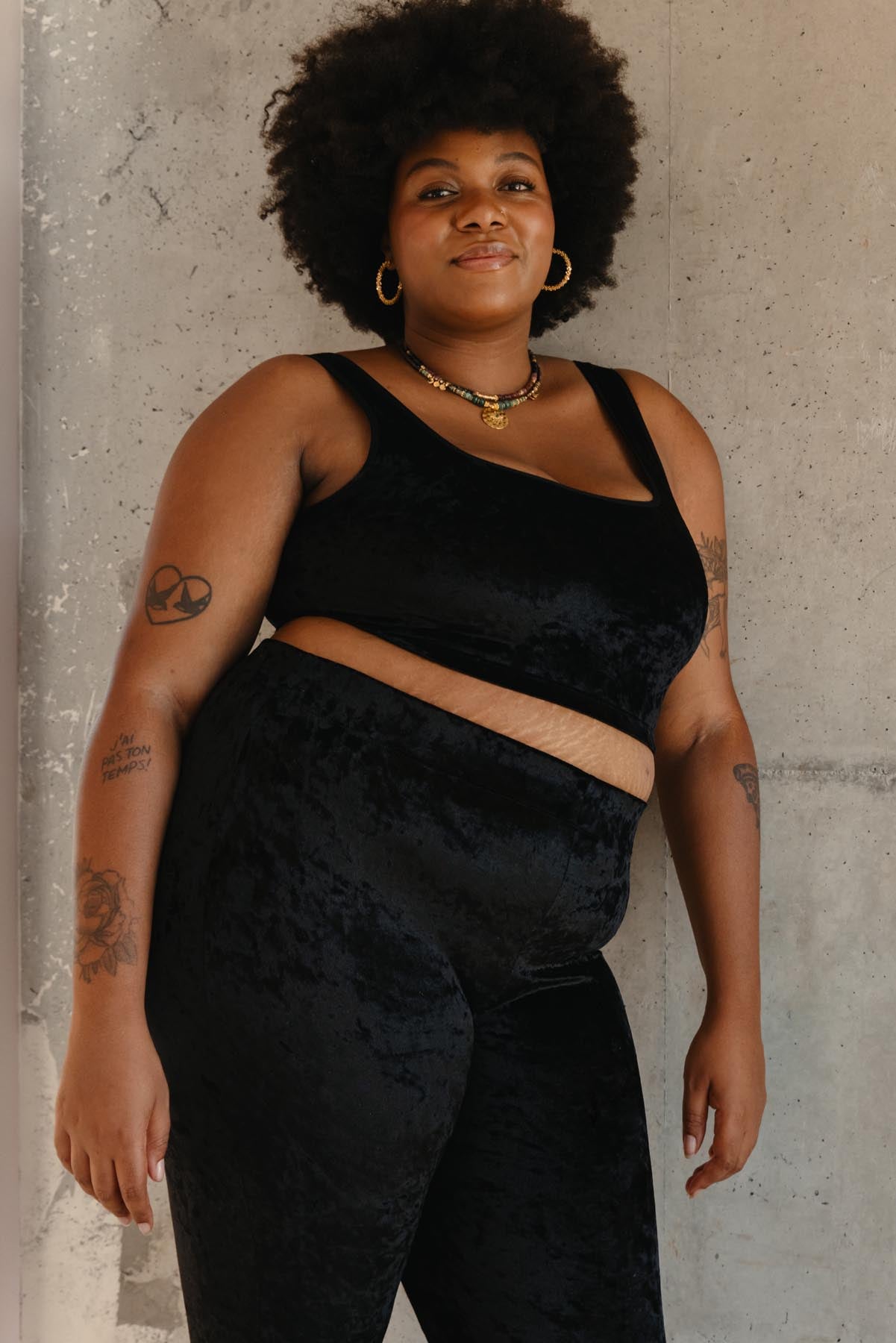 Tiffany fait du 46 et porte une taille 3XL en bas et un 3XL en haut