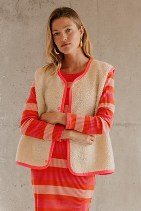 Violette fait du 34 et porte une taille T1