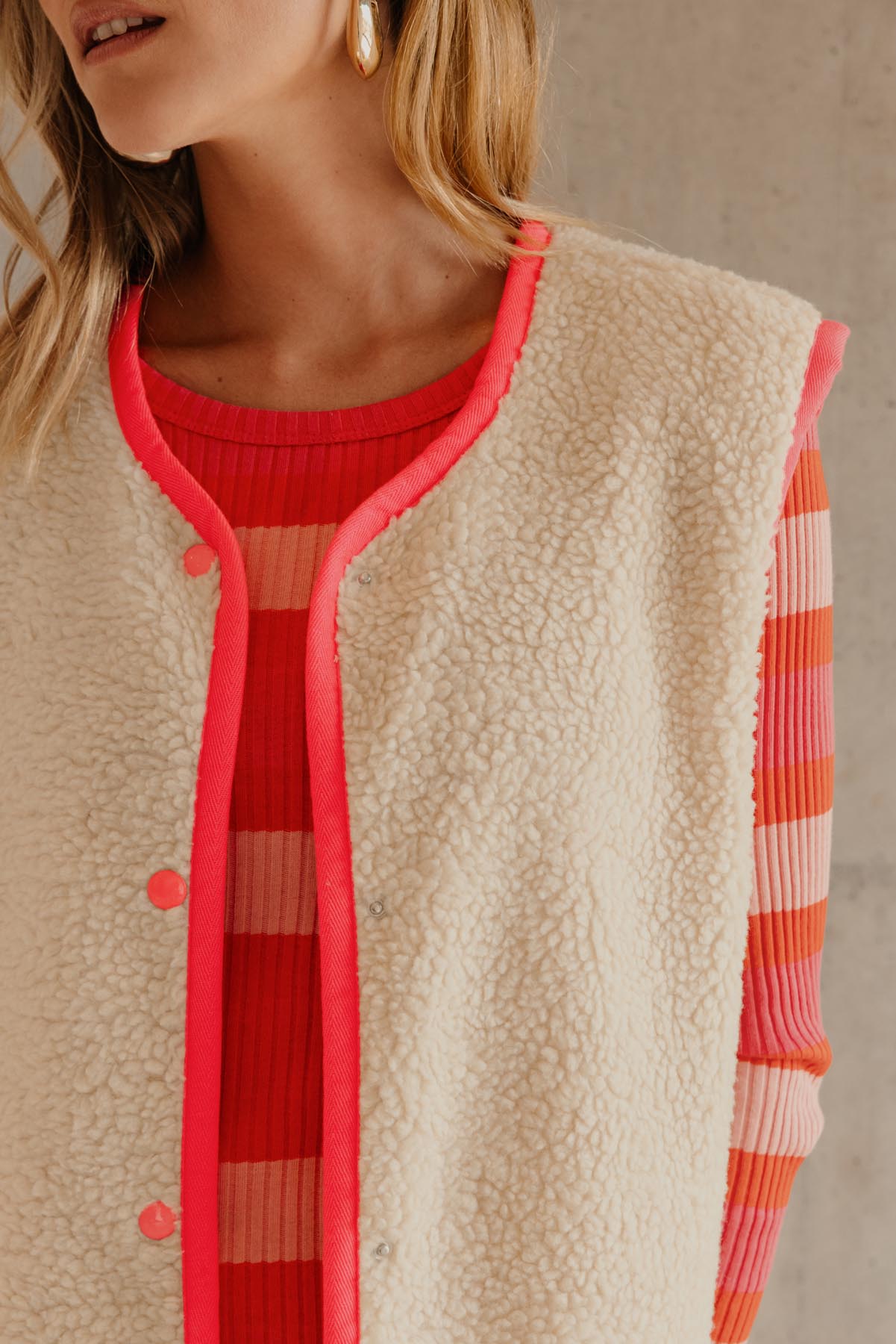 Violette fait du 34 et porte une taille T1