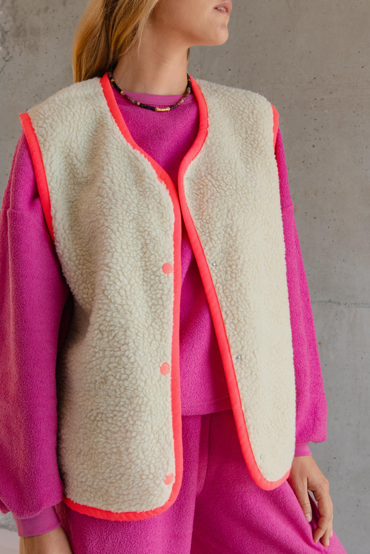 Violette fait du 34 et porte une taille T1